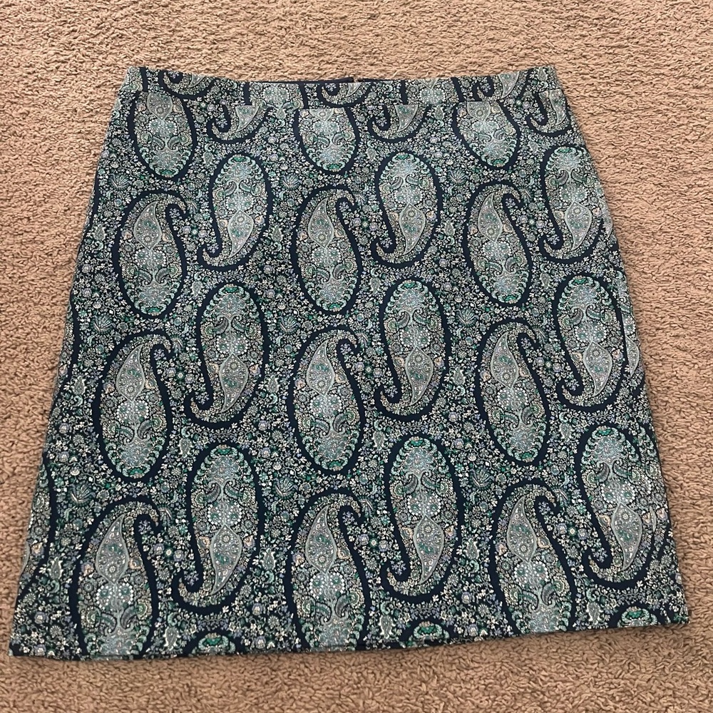 NWT J.Crew navy pencil skirt Size 18. Last pic shows the colors really well.